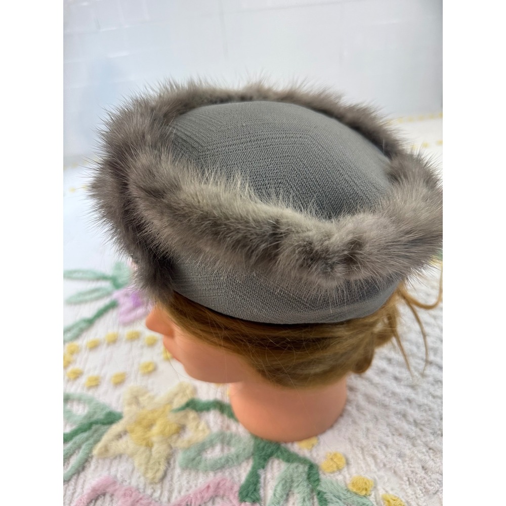 Vintage Grey Pillbox Hat Real Fur Trim Rhinestone Brooch Detail Mid-Century - Picture 2 of 7